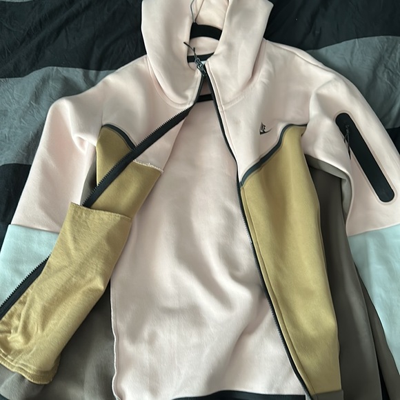 Pink and brown Nike Tech - Picture 3 of 3